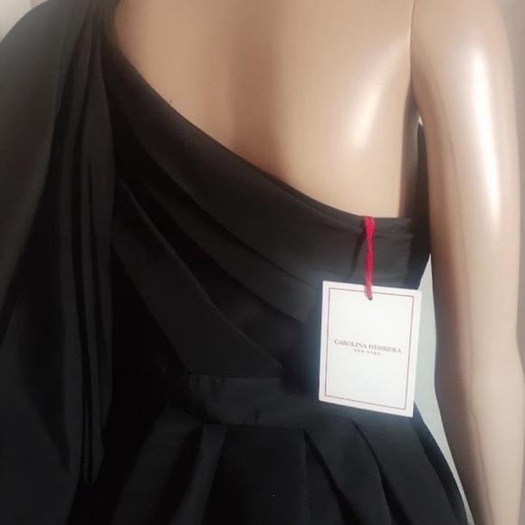 Carolina Herrera Black Silk fit and flare dress with large bow size US 2, 6 - Picture 8 of 9